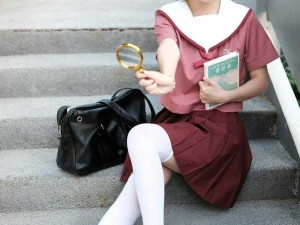 免费白丝jk爆乳意外走红背后：社会审美与个体表达的双重镜像