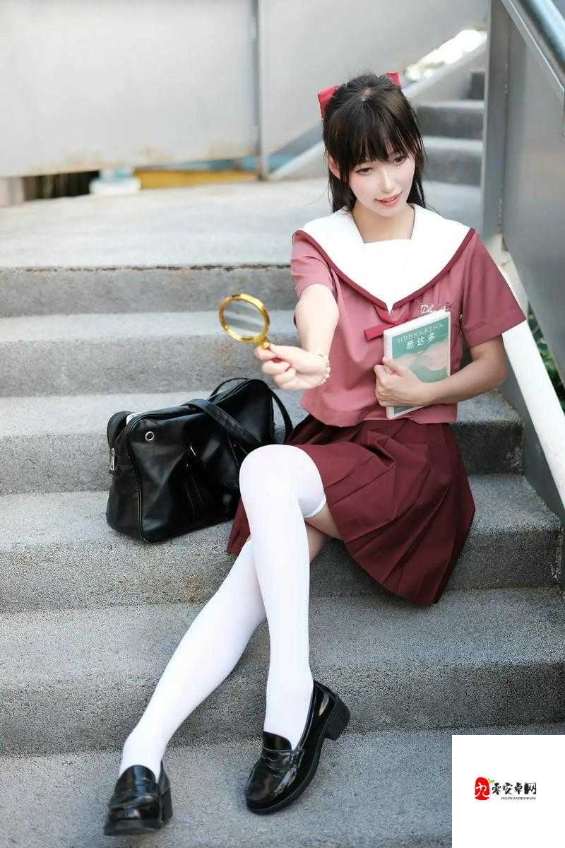 免费白丝jk爆乳意外走红背后:社会审美与个体表达的双重镜像